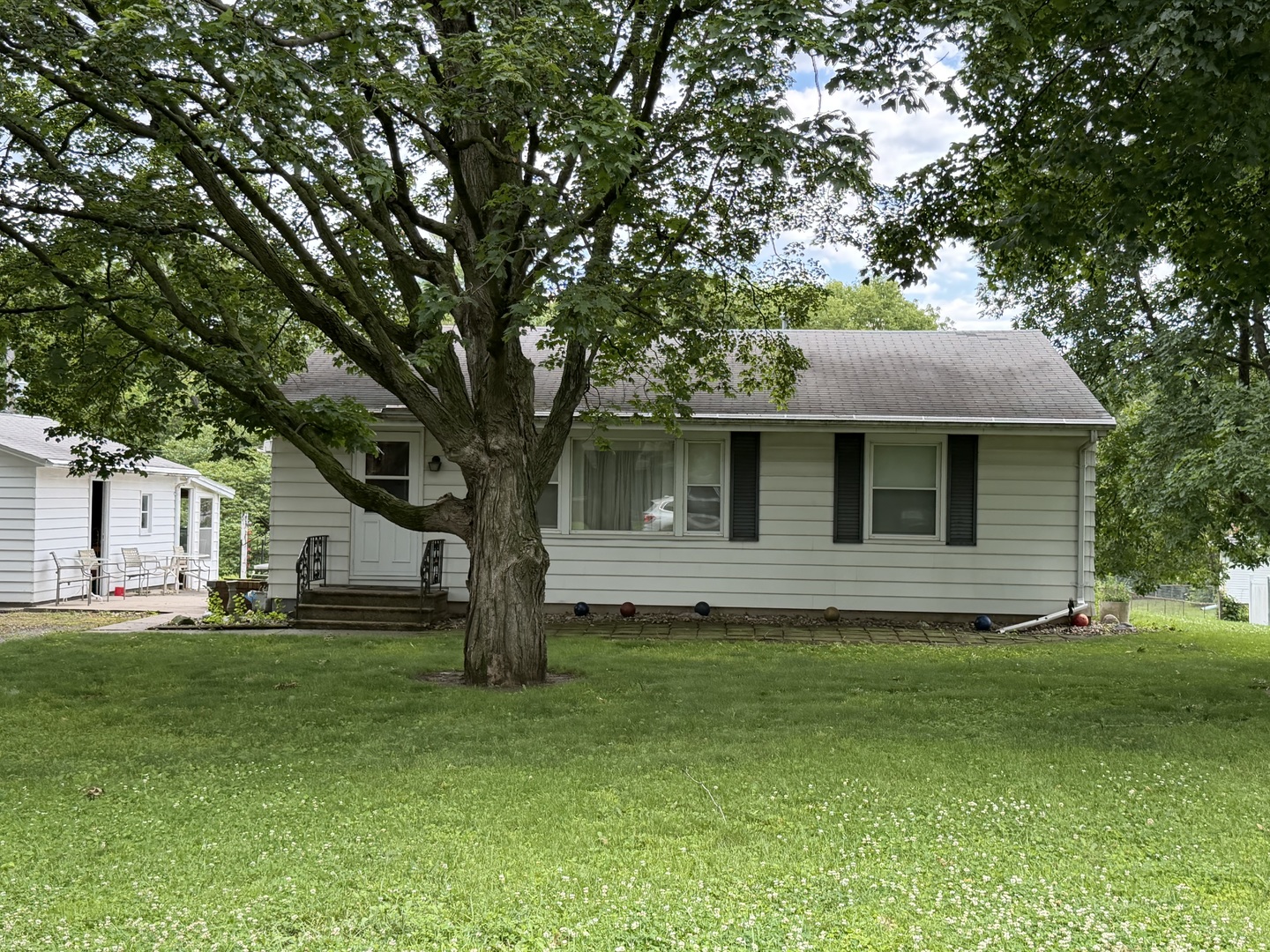 709 Brad Street Property Photo 1