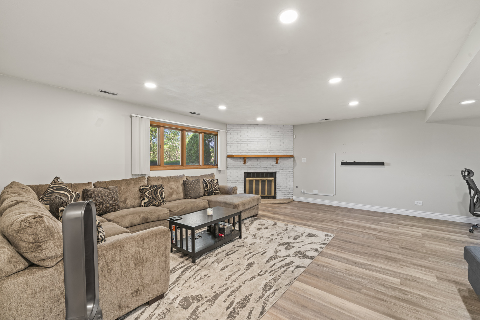 16036 Pine Drive 16036 Property Photo 9