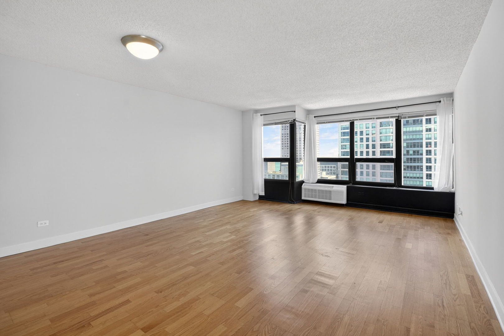 30 E Huron Street 4610 Property Photo 6