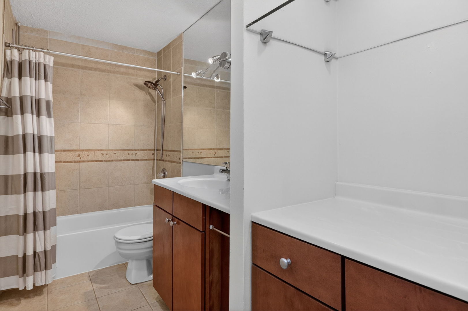 30 E Huron Street 4610 Property Photo 17