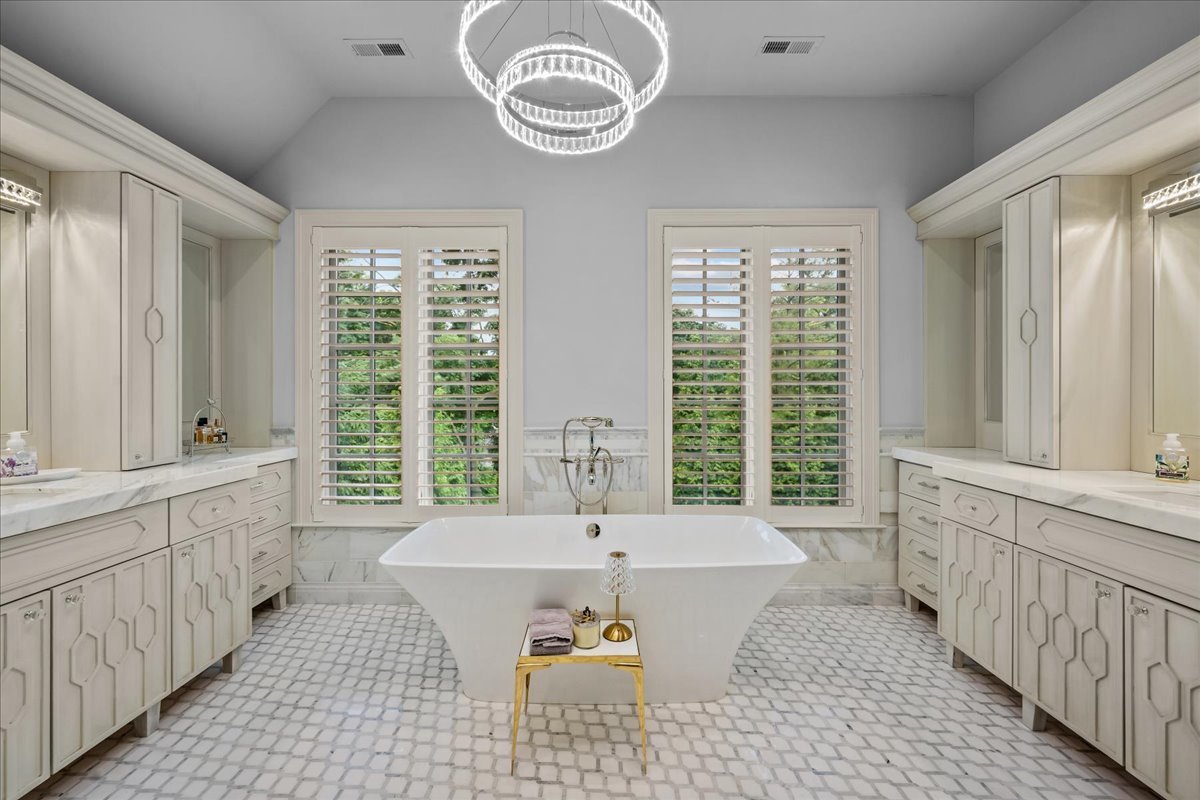 677 Sheridan Road Property Photo 46