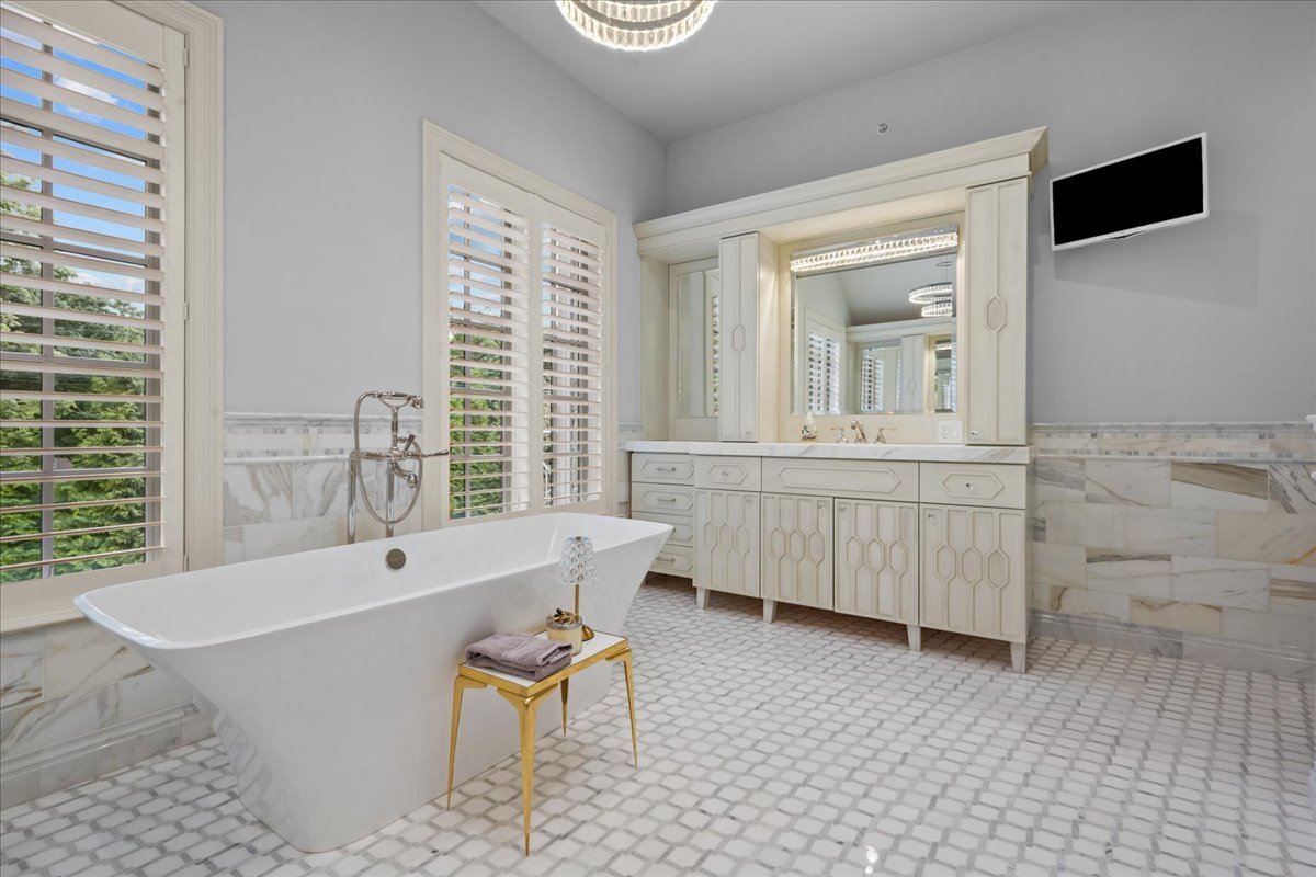 677 Sheridan Road Property Photo 48