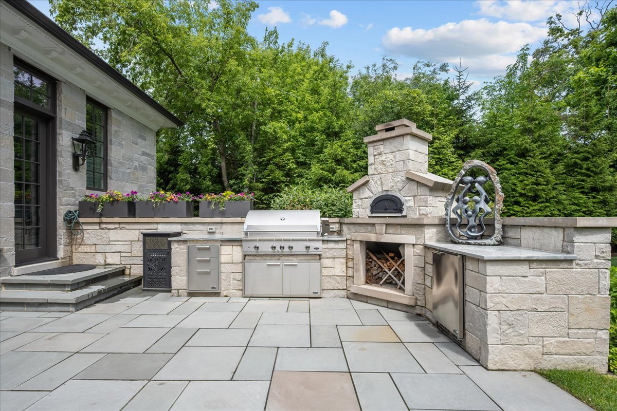 677 Sheridan Road Property Photo 80