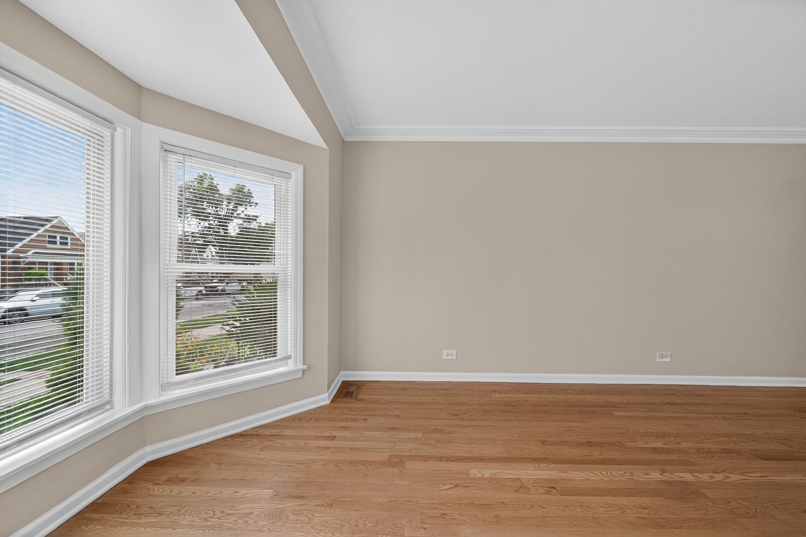 3230 N Neva Avenue Property Photo 8