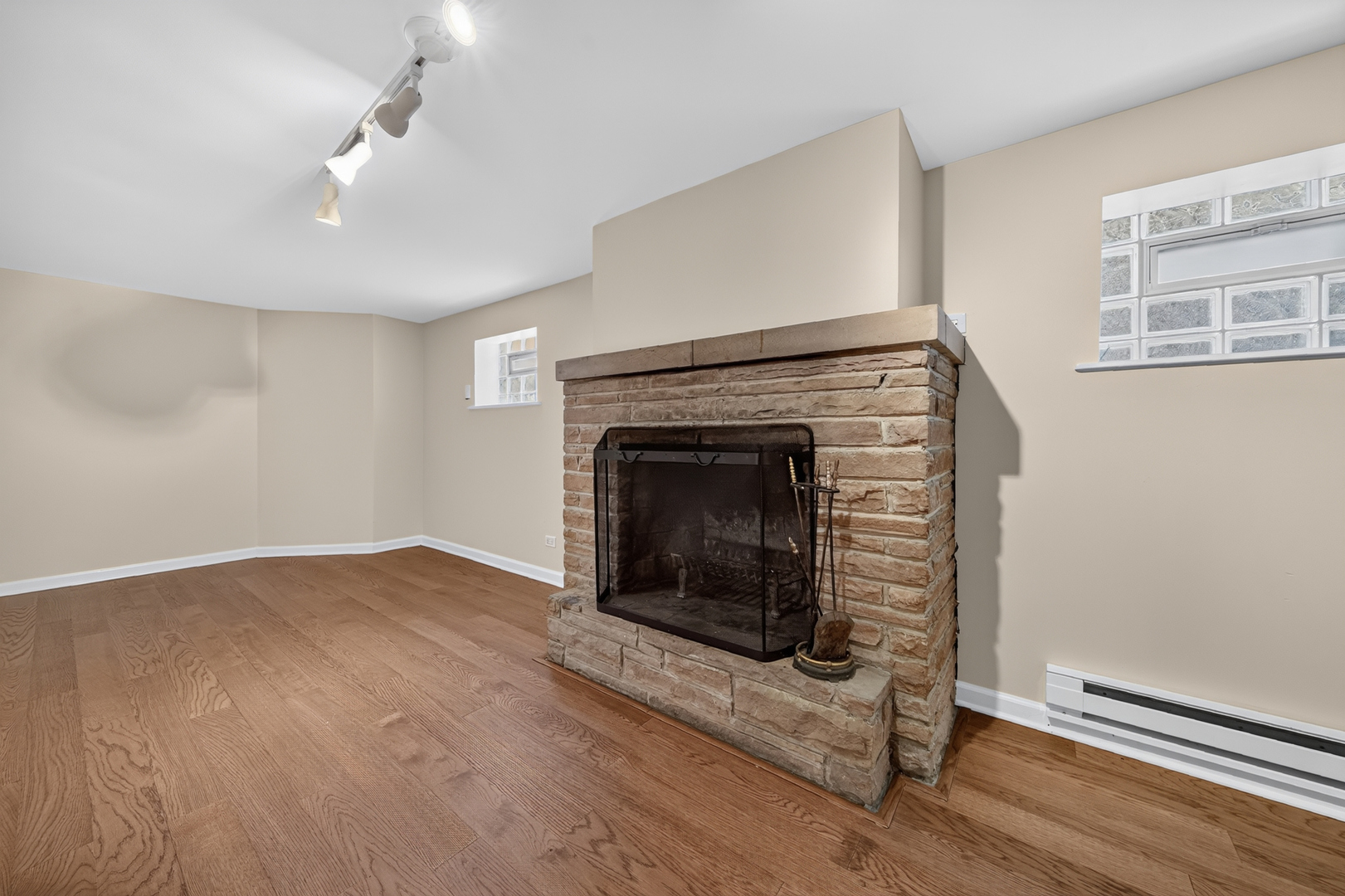 3230 N Neva Avenue Property Photo 24