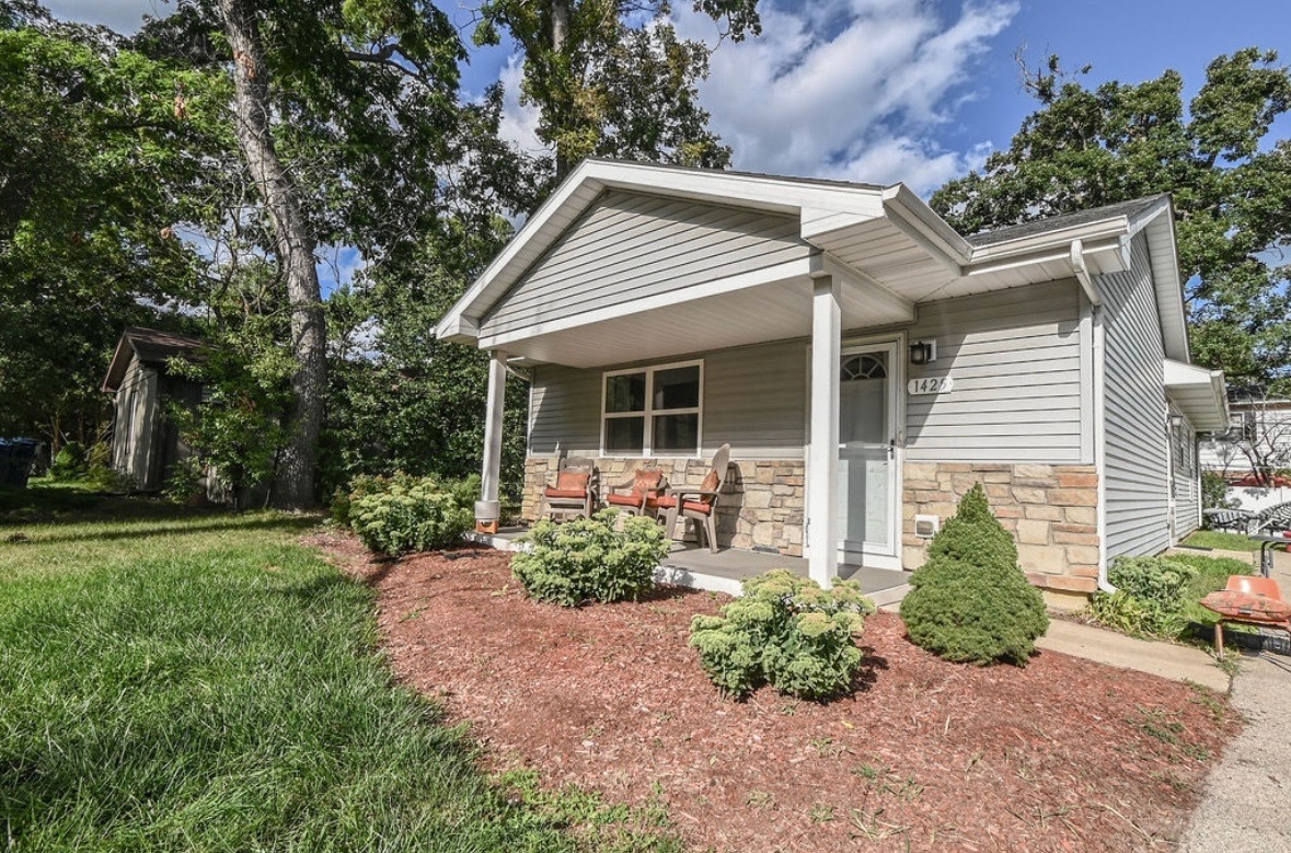 1425 N Mcaree Road Property Photo 1