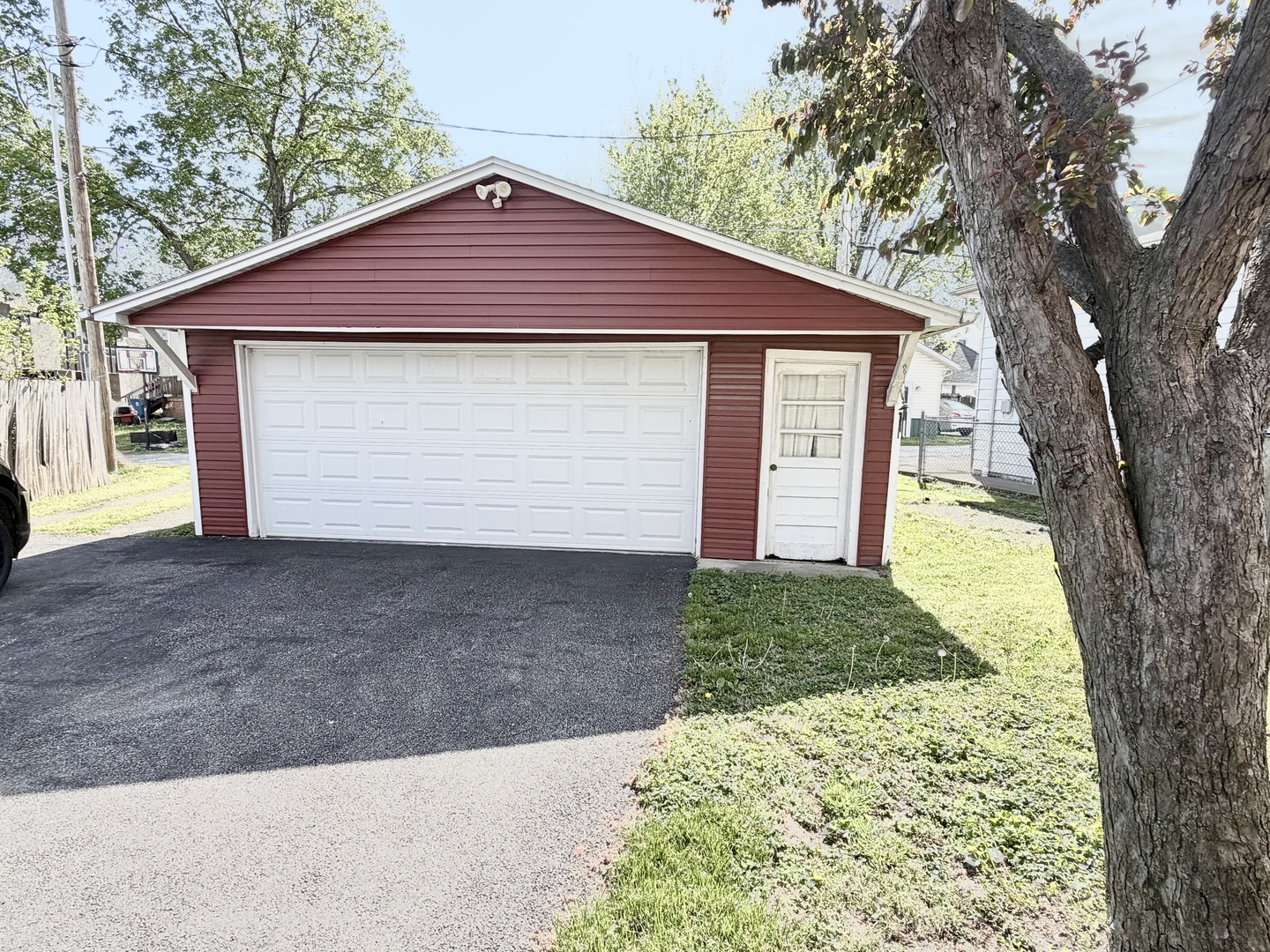 309 Leafland Avenue Property Photo 13