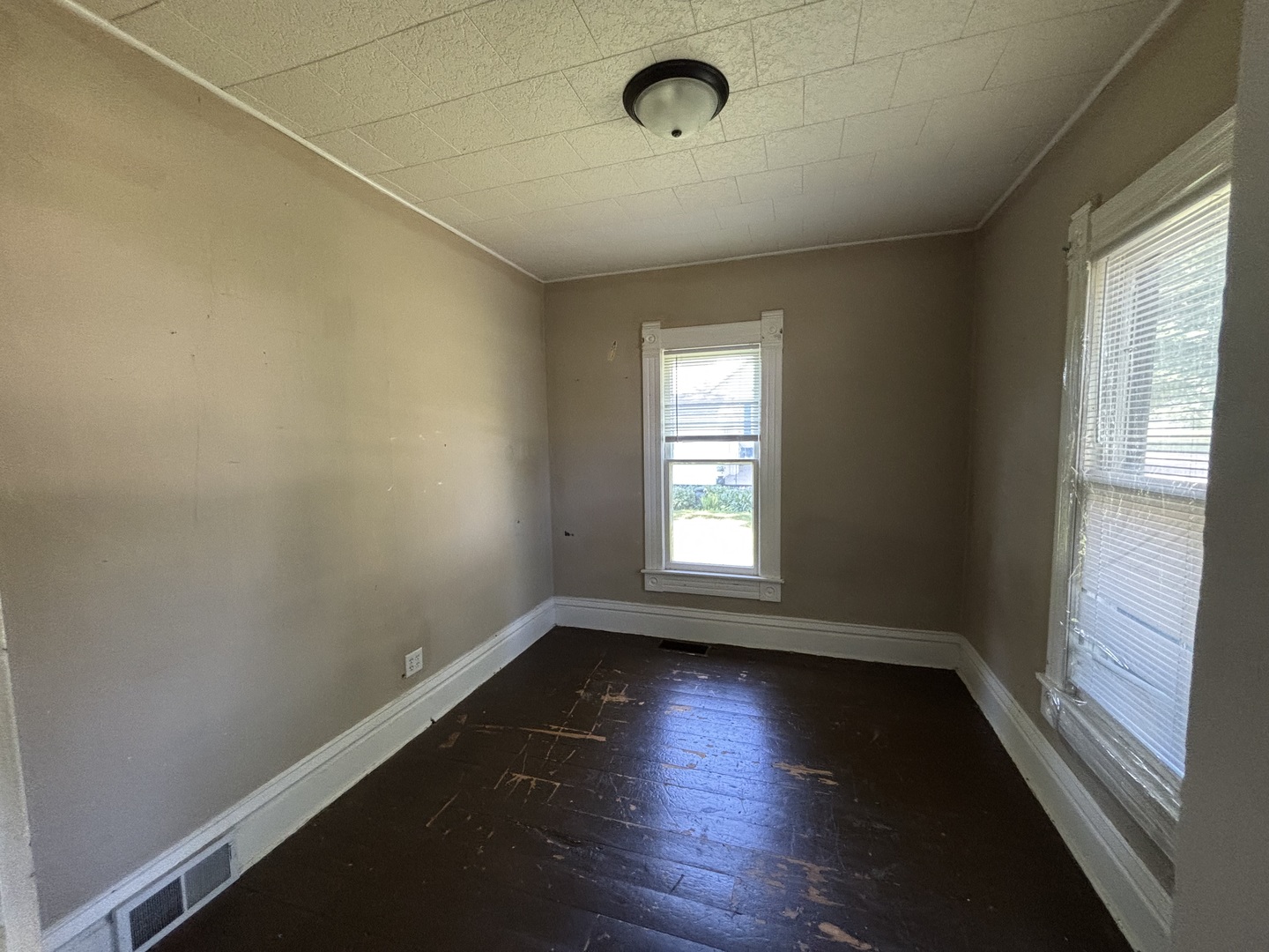 302 N Pine Street Property Photo 8