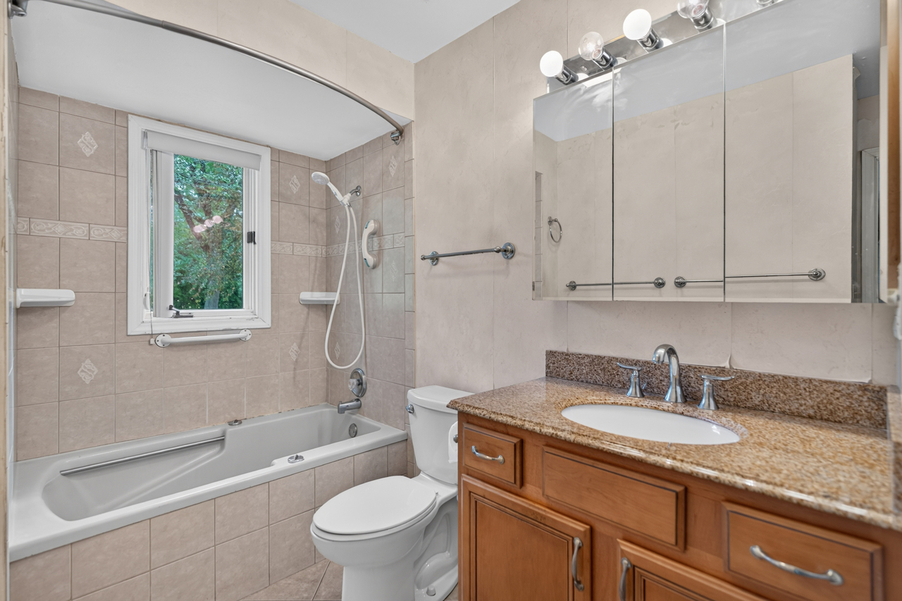 1858 Golf View Drive Property Photo 16
