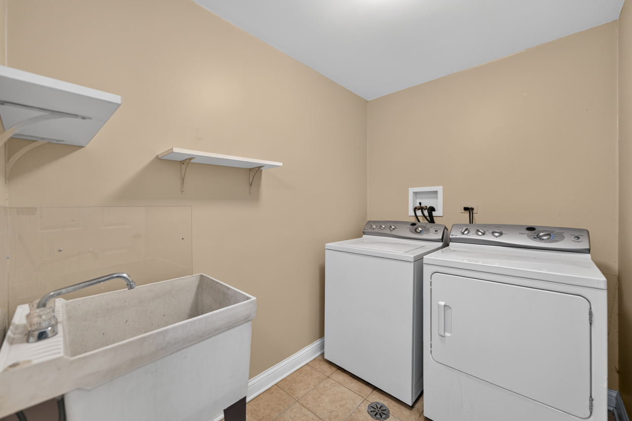 1858 Golf View Drive Property Photo 25