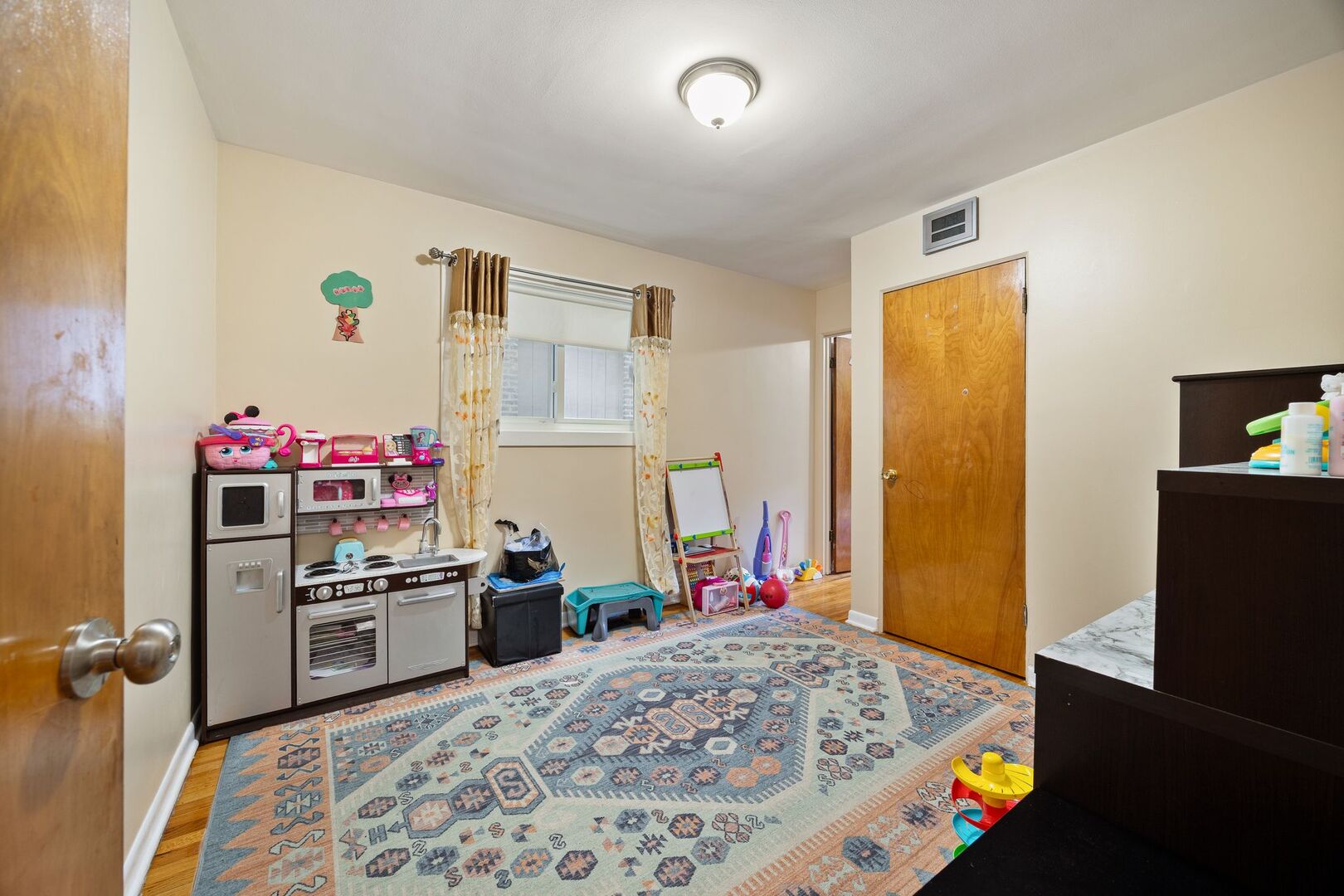6136 N Talman Avenue Property Photo 10