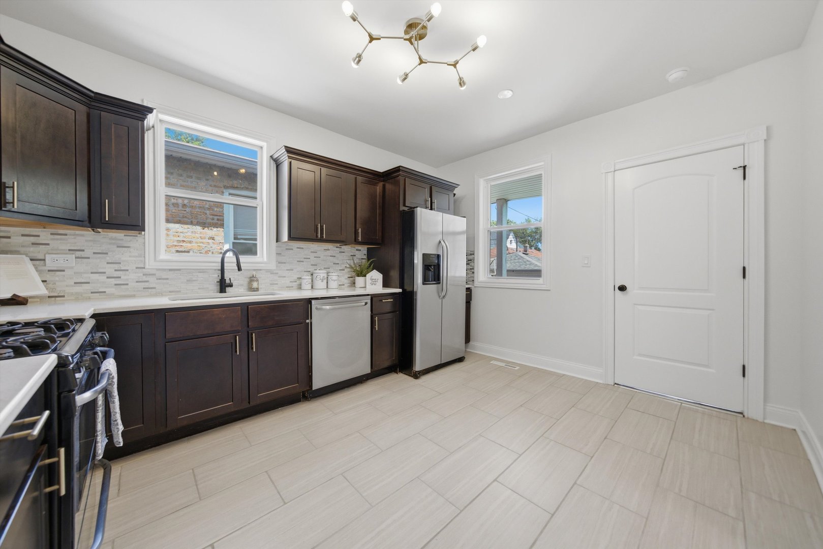 8611 S Aberdeen Street Property Photo 6