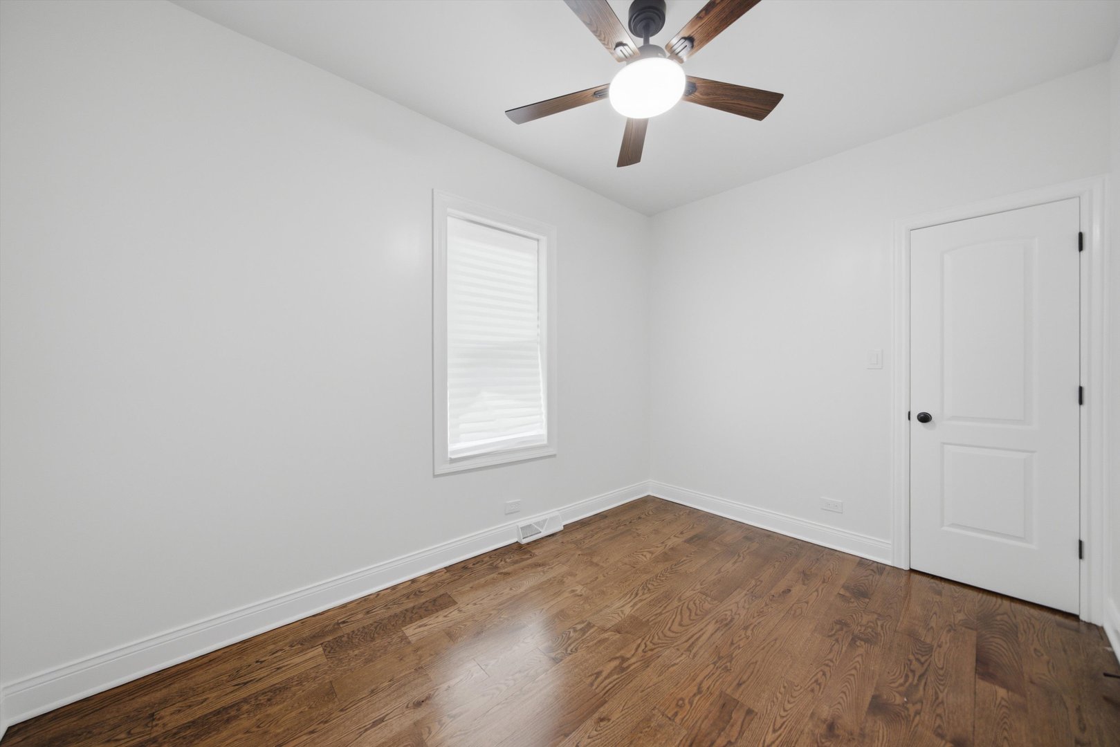 8611 S Aberdeen Street Property Photo 14