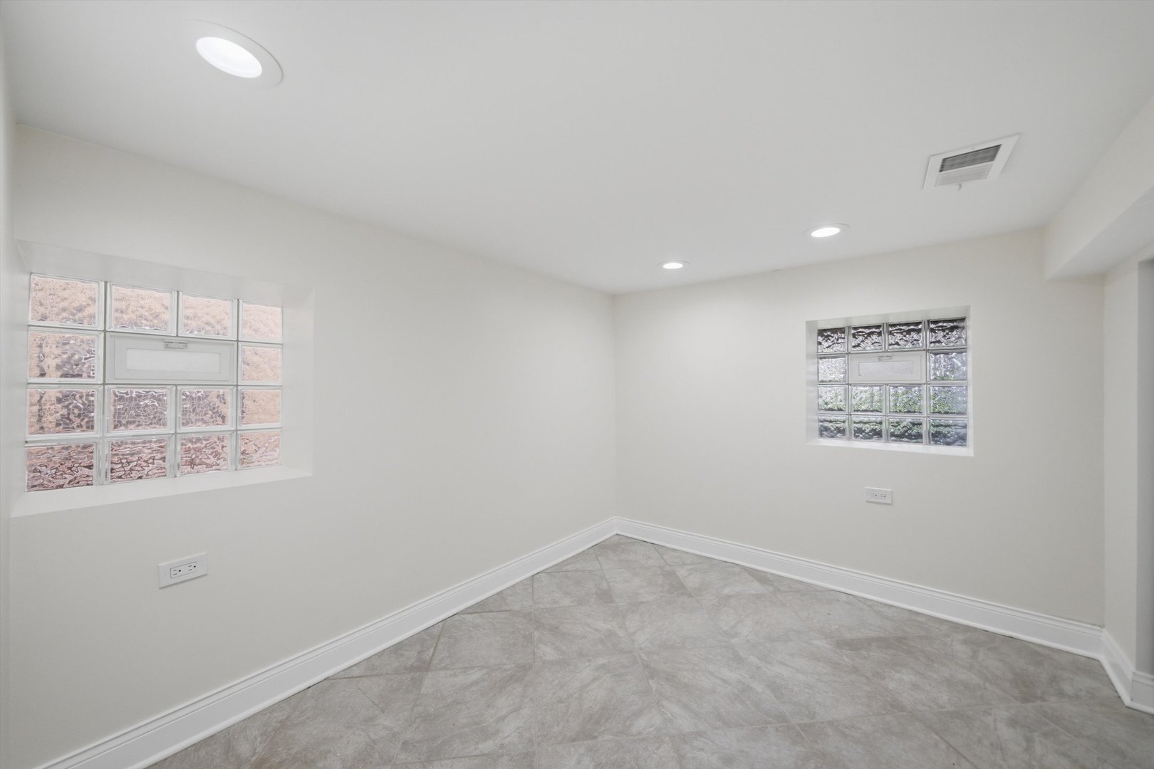 8611 S Aberdeen Street Property Photo 19