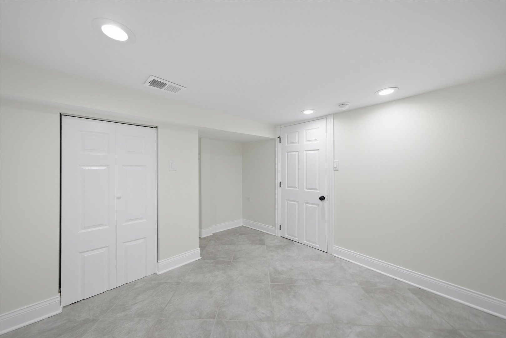 8611 S Aberdeen Street Property Photo 20