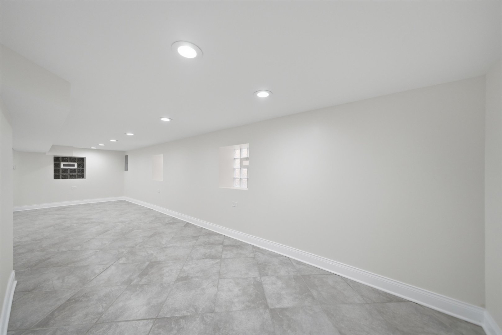 8611 S Aberdeen Street Property Photo 21