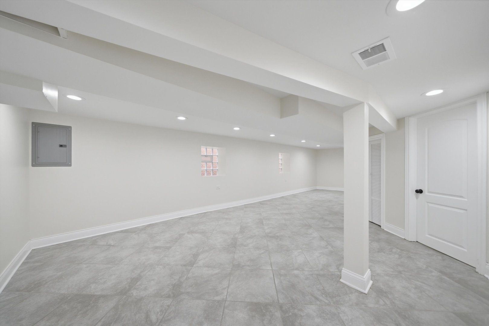 8611 S Aberdeen Street Property Photo 23