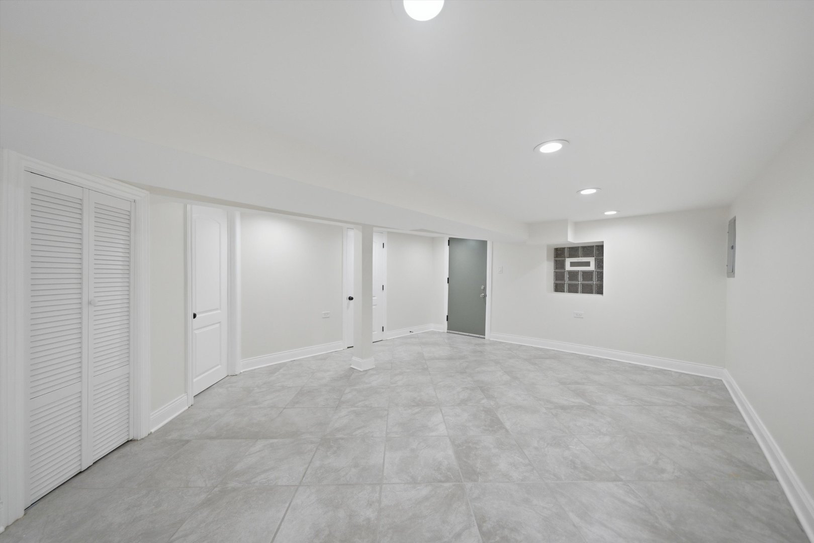8611 S Aberdeen Street Property Photo 25