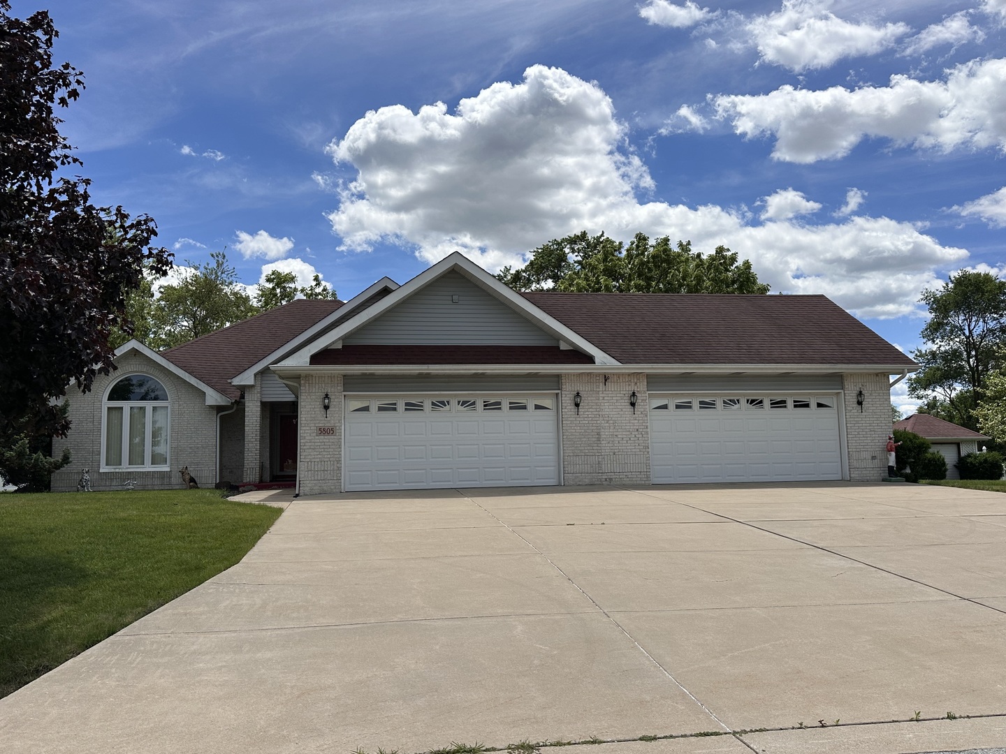 5805 W Watson Road Property Photo 1