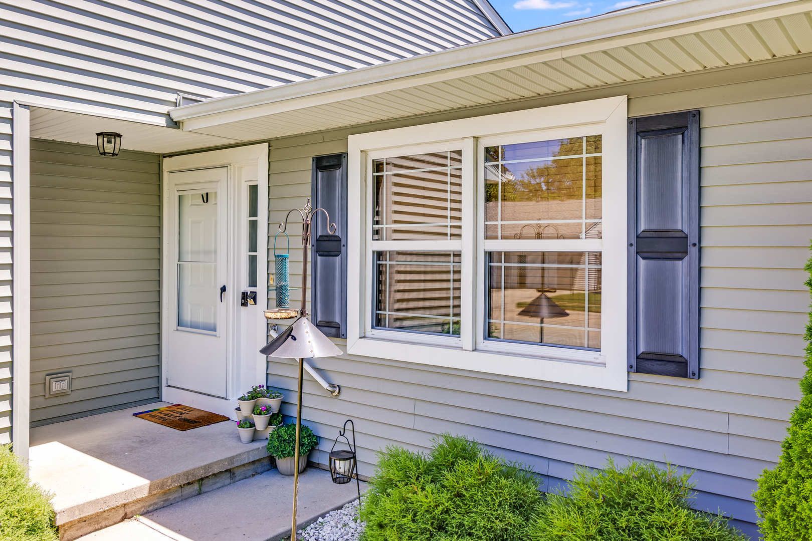 2128 Ivy Court Property Photo 4