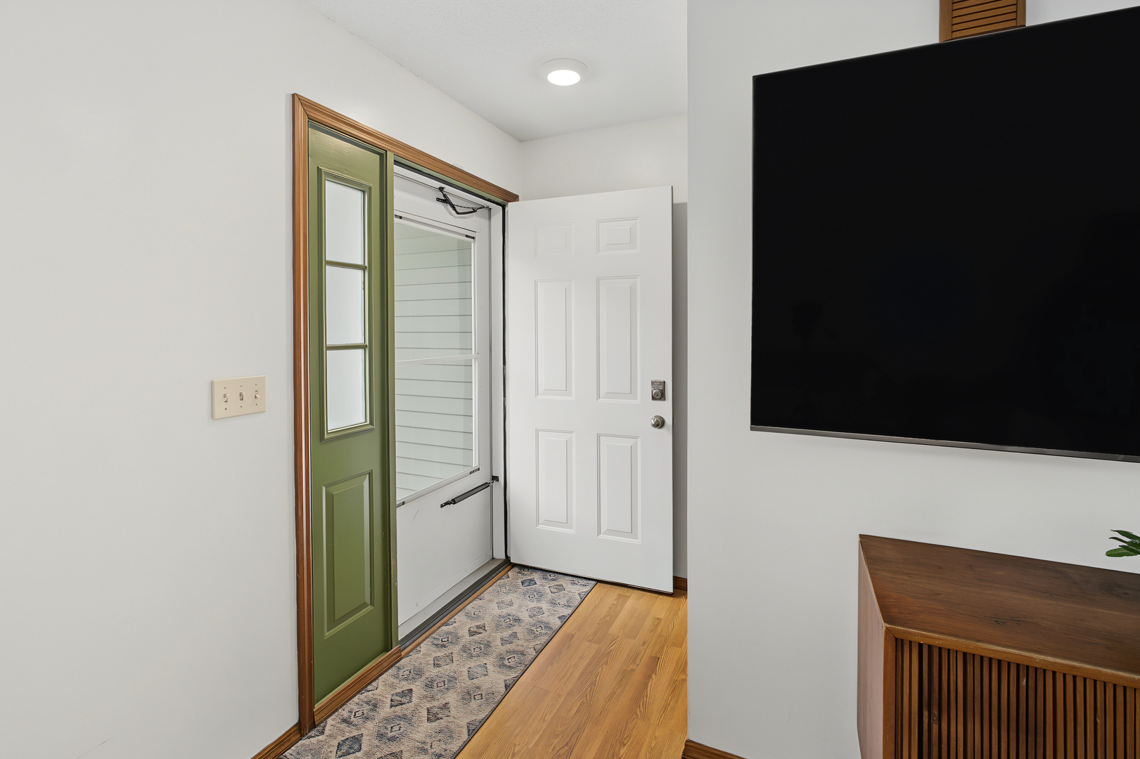 2128 Ivy Court Property Photo 6
