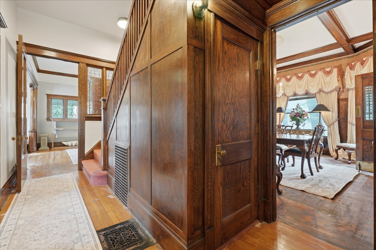 305 W Elm Street Property Photo 32