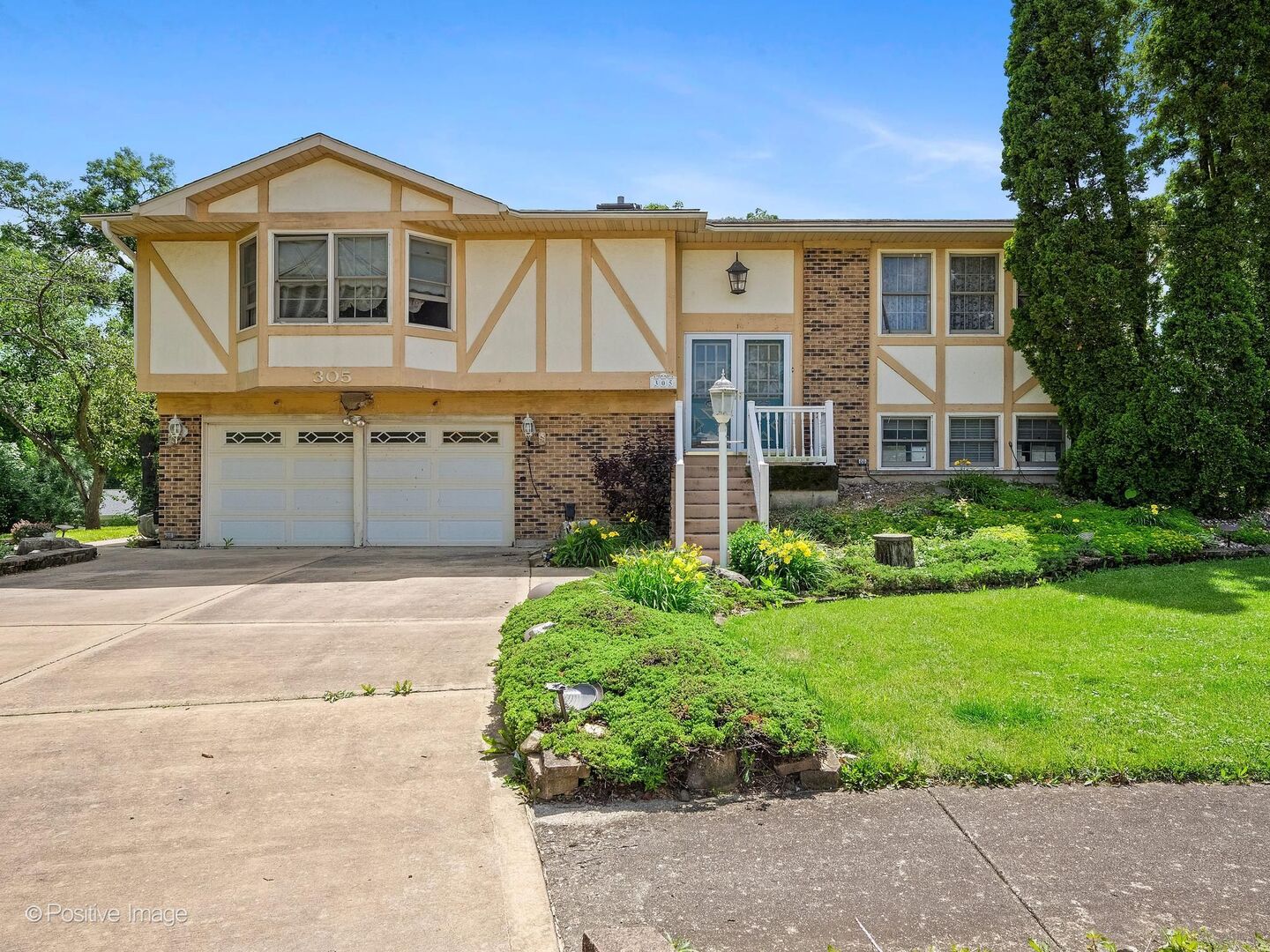 305 Sulgrave Court Property Photo 1