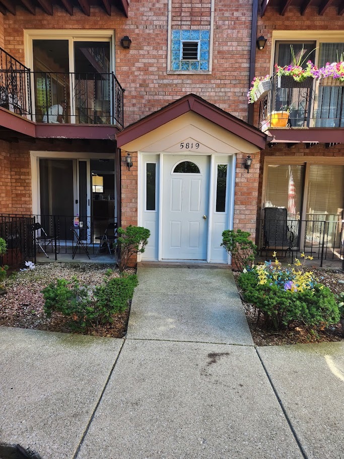 5819 W Higgins Avenue 1d Property Photo 1