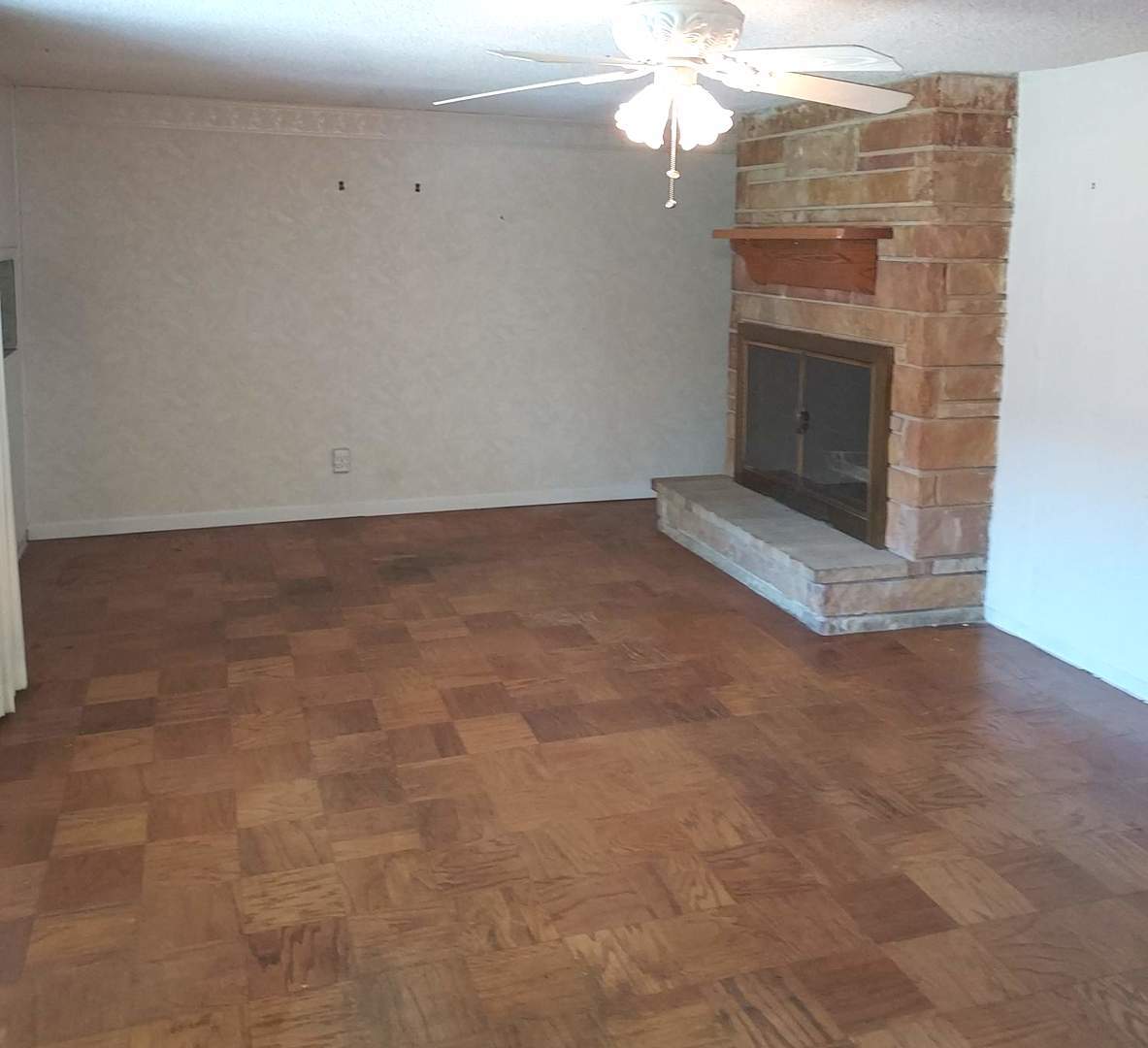226 N Illinois Street Property Photo 8