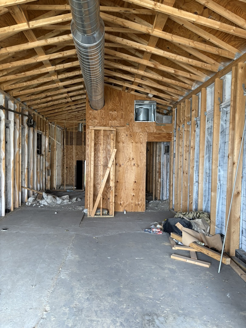 10352 S Torrence Avenue Property Photo 3