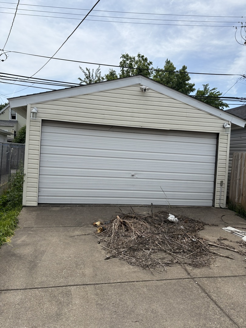 10352 S Torrence Avenue Property Photo 8