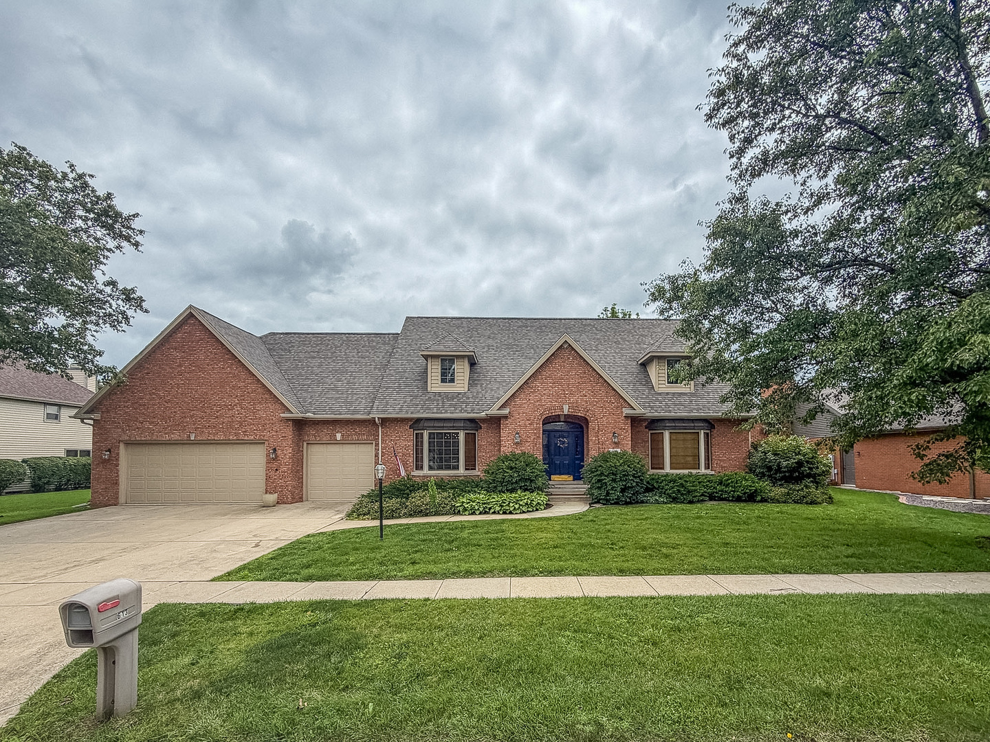 613 Pittsfield Drive Property Photo 1