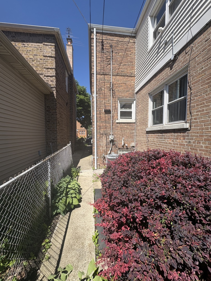 10443 S Calumet Avenue Property Photo 64