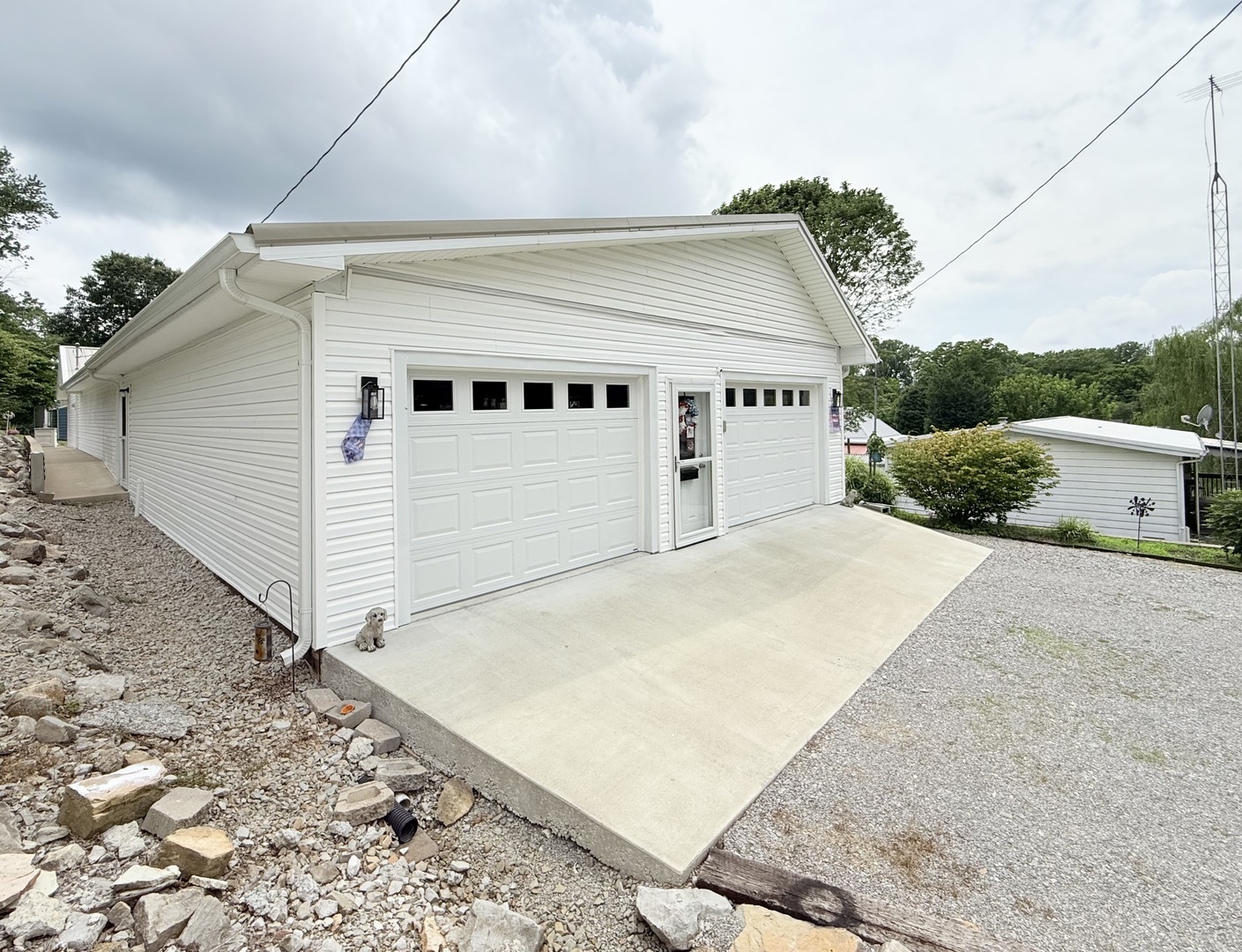 220 E Rose Street Property Photo 4