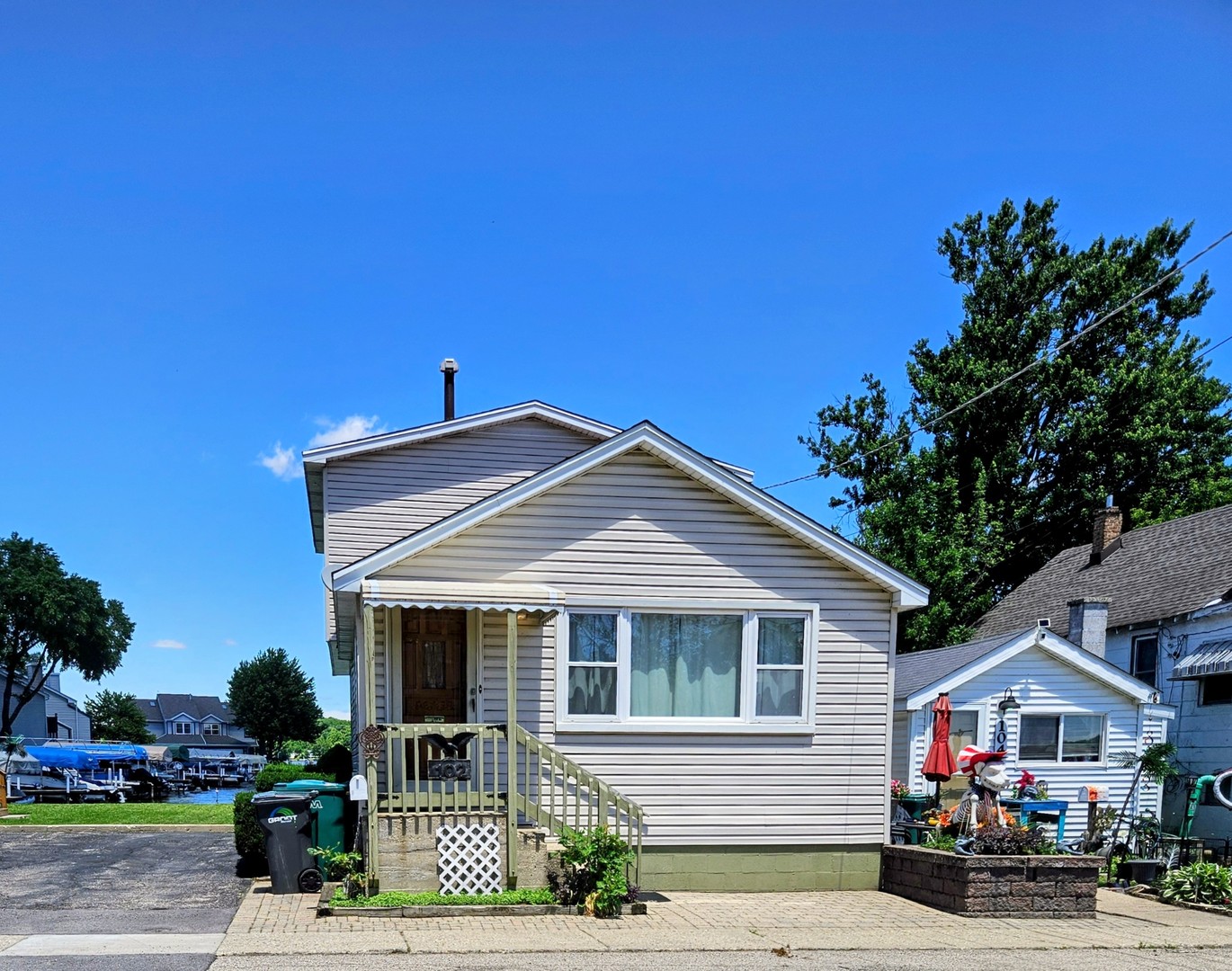 102 Lakeview Avenue Property Photo 1