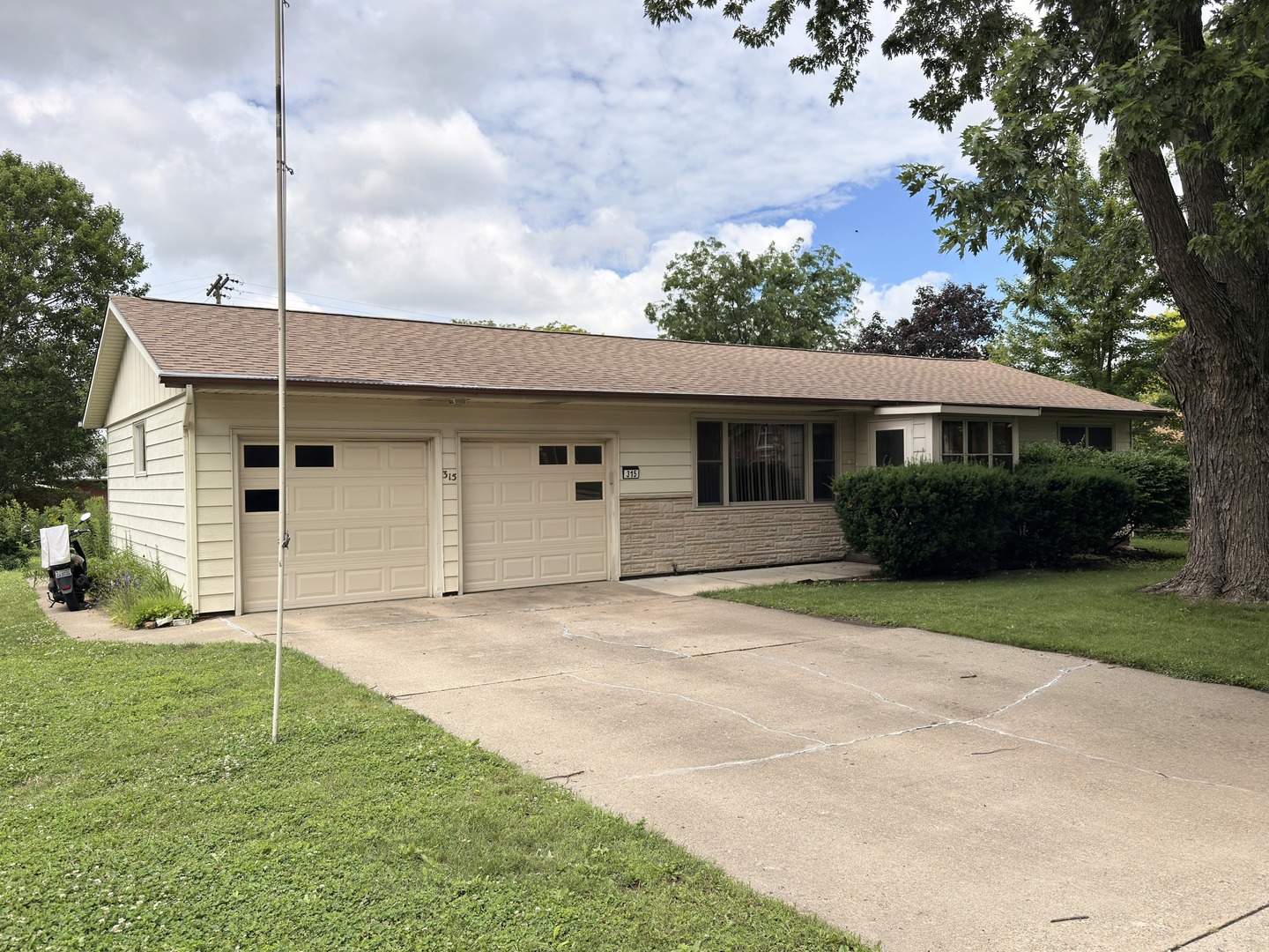 315 Mecherle Drive Property Photo 1