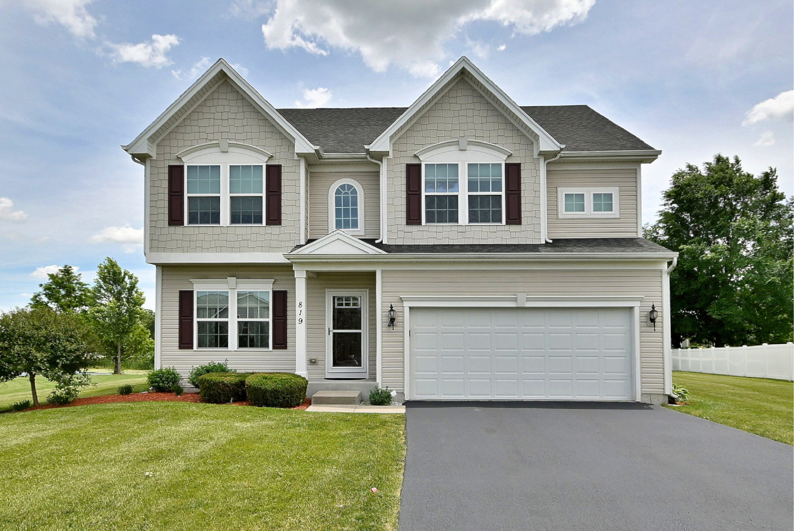 819 GLACIAL FALLS Drive Property Photo 1