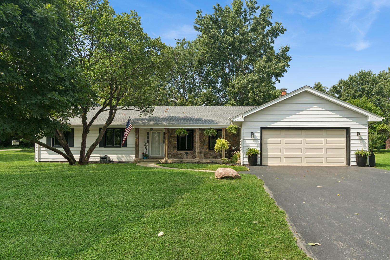 19152 S Richard Avenue Property Photo 2