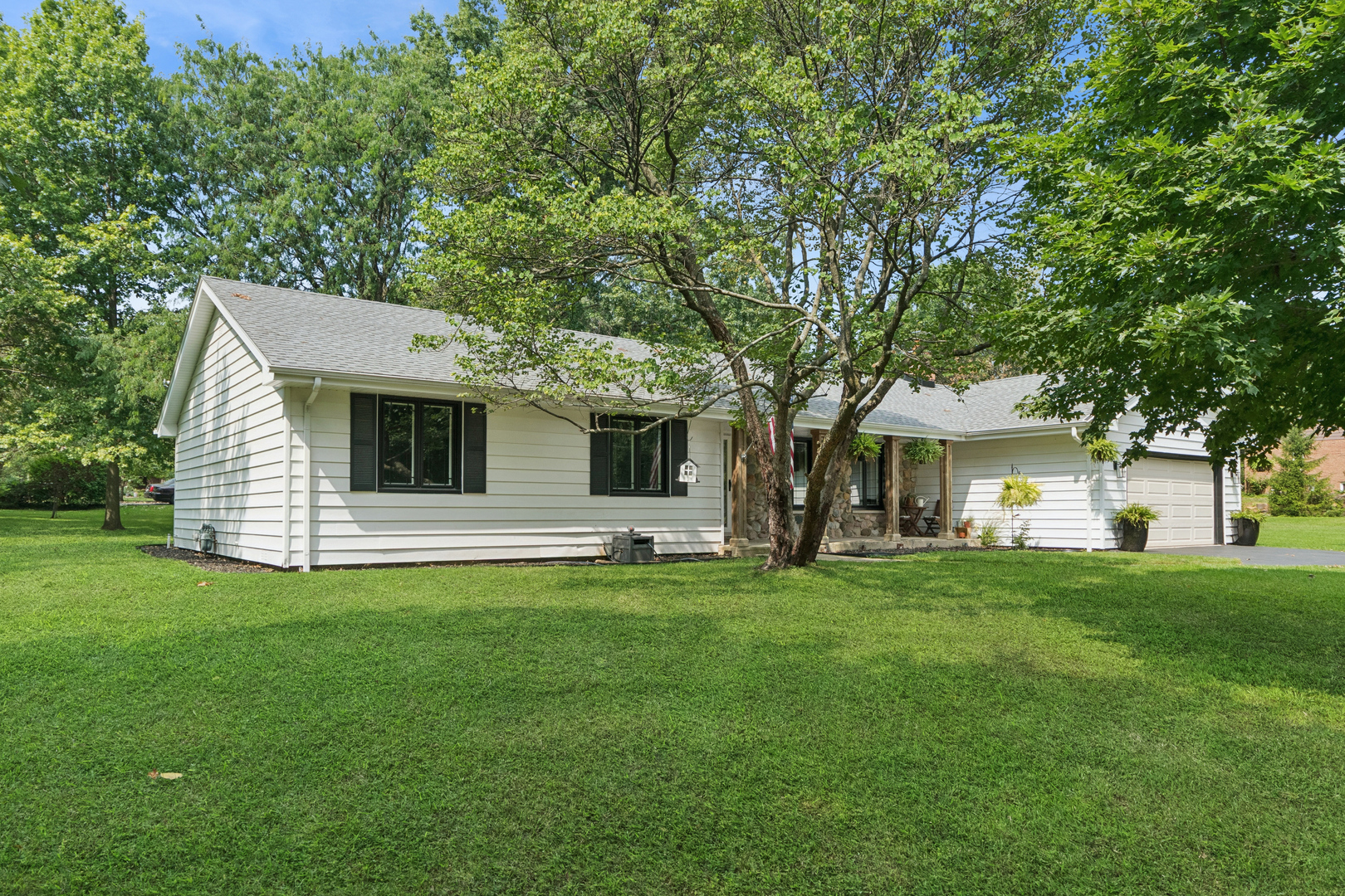 19152 S Richard Avenue Property Photo 3