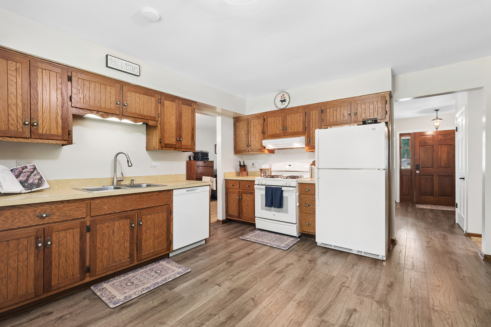 19152 S Richard Avenue Property Photo 9