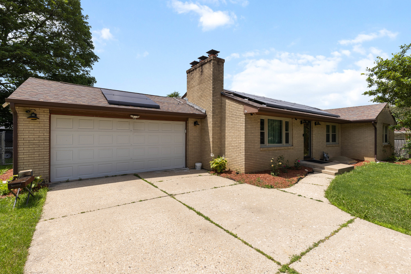 320 Dawn Avenue Property Photo 1