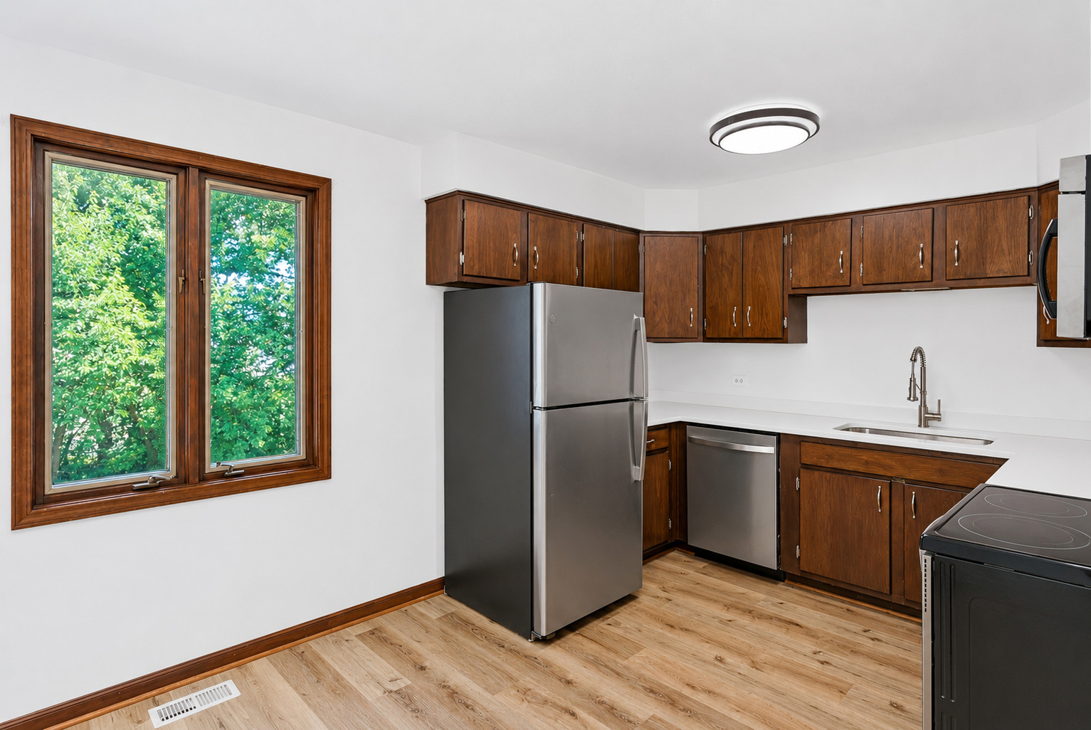 31 Green Oaks Drive B Property Photo 6