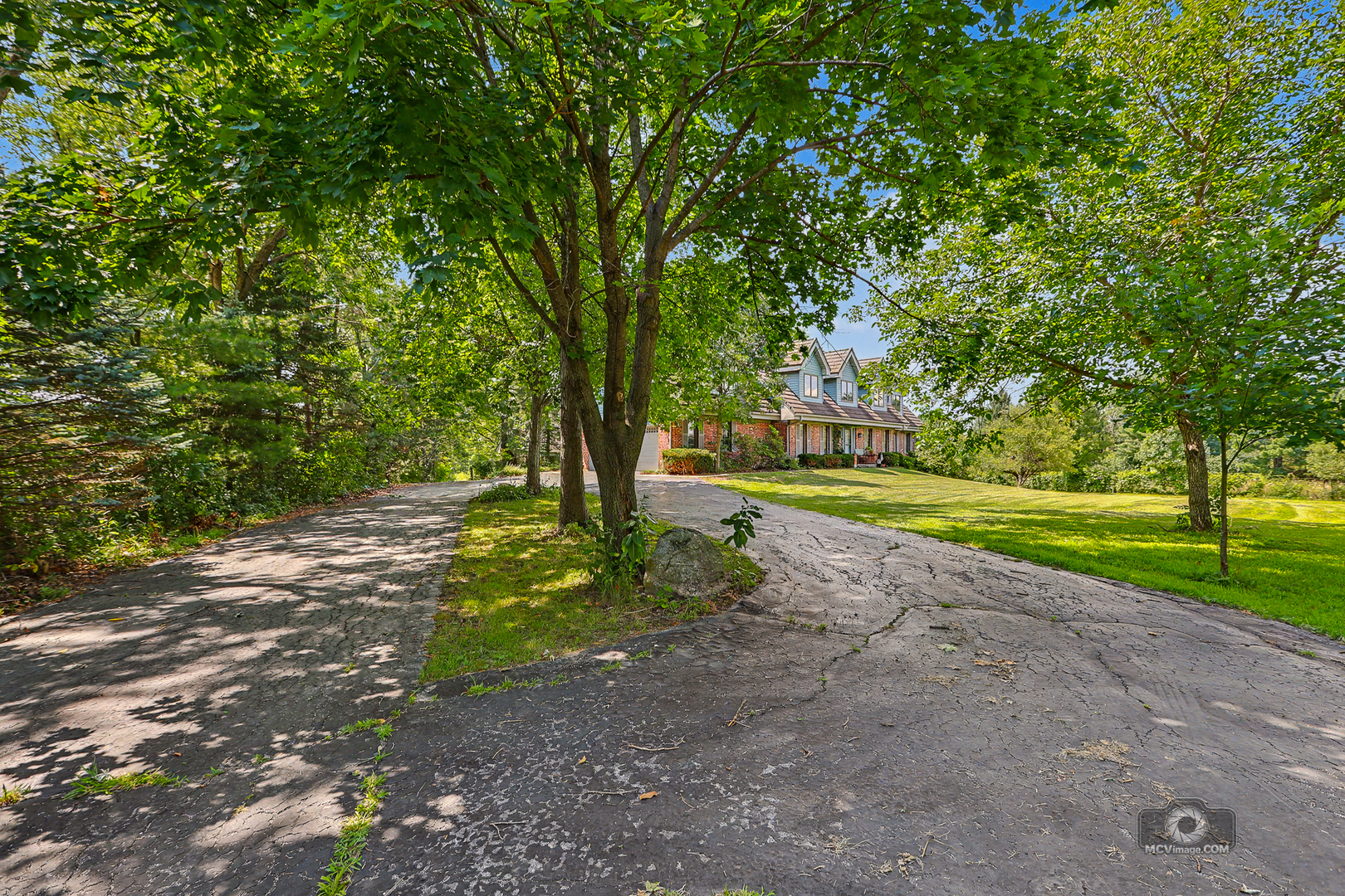 16624 S Parker Road Property Photo 2