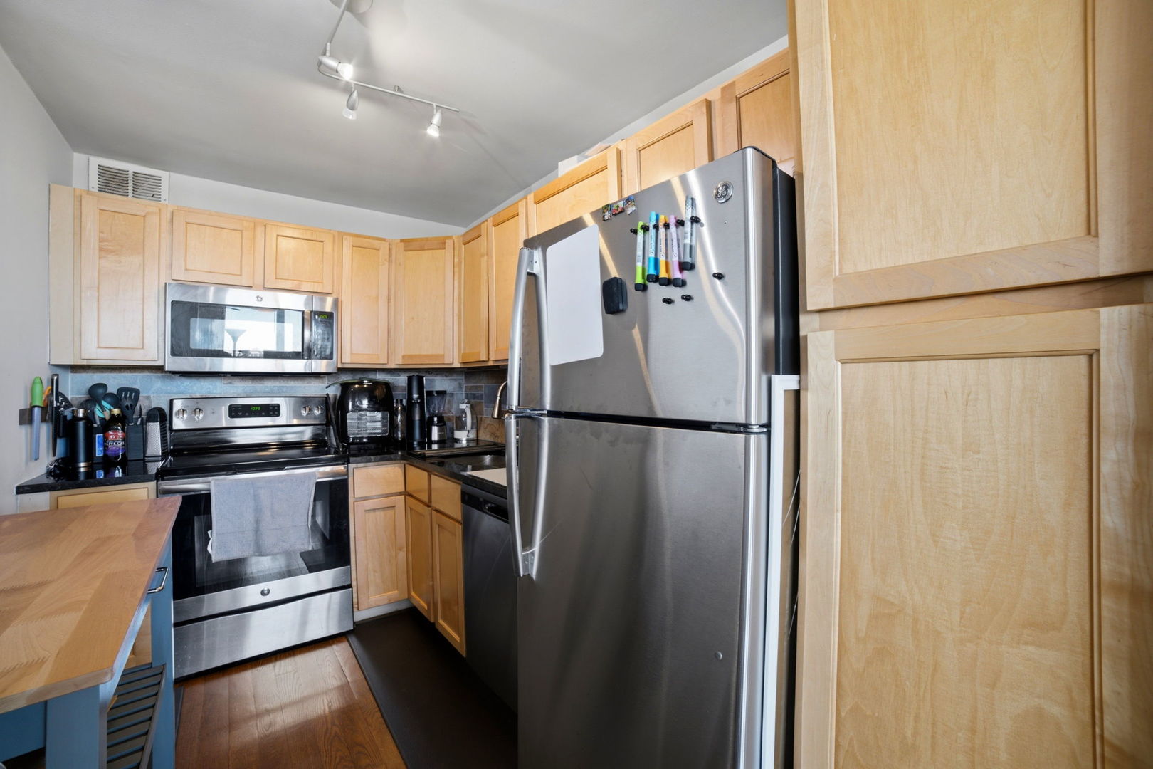 655 W Irving Park Road 2704 Property Photo 11