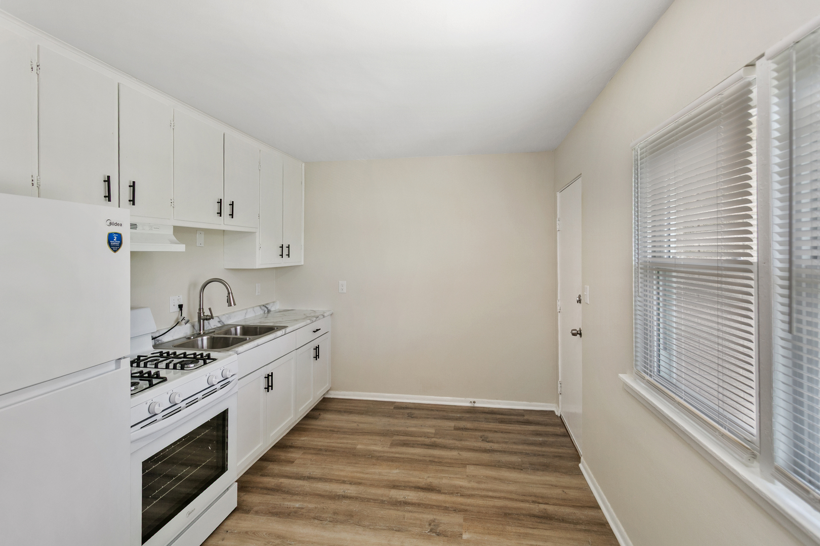 991 Tollview Avenue 10 Property Photo 4