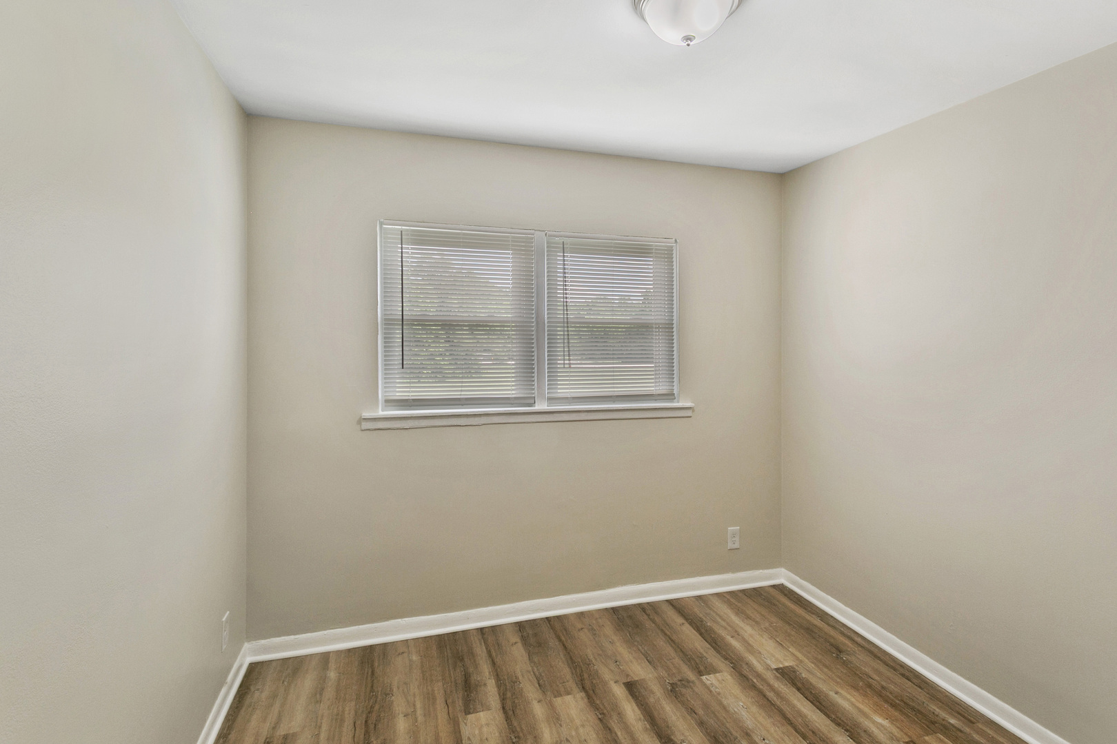 991 Tollview Avenue 10 Property Photo 9