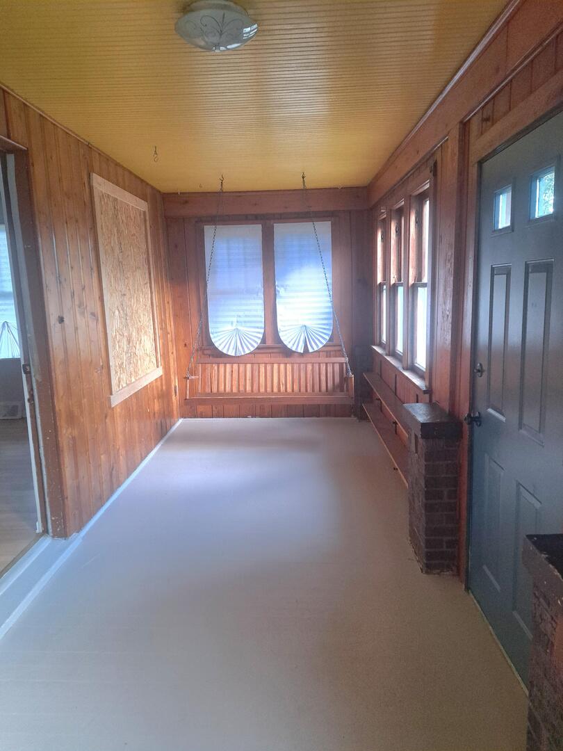 14407 Beacon Avenue Property Photo 5