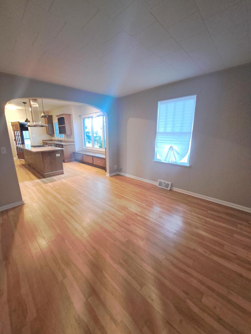 14407 Beacon Avenue Property Photo 6