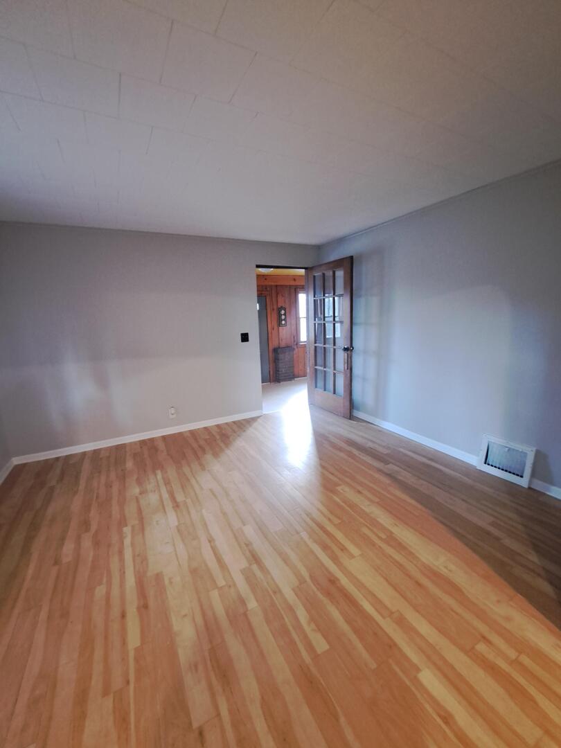 14407 Beacon Avenue Property Photo 7