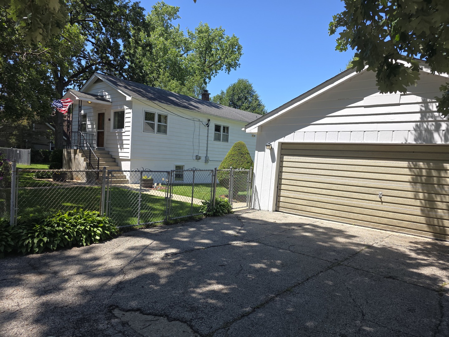 26418 N Willow Avenue Property Photo 3